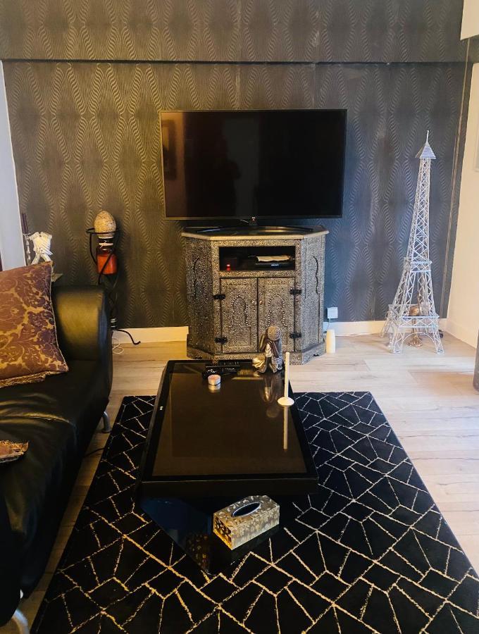 Appartamento Au pied de la tour Eiffel Trocadéro Parigi Esterno foto
