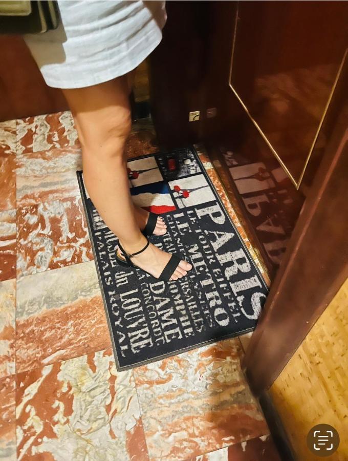 Appartamento Au pied de la tour Eiffel Trocadéro Parigi Esterno foto