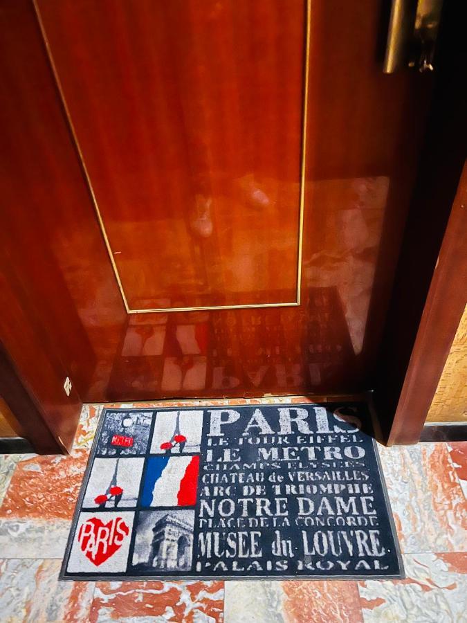 Appartamento Au pied de la tour Eiffel Trocadéro Parigi Esterno foto
